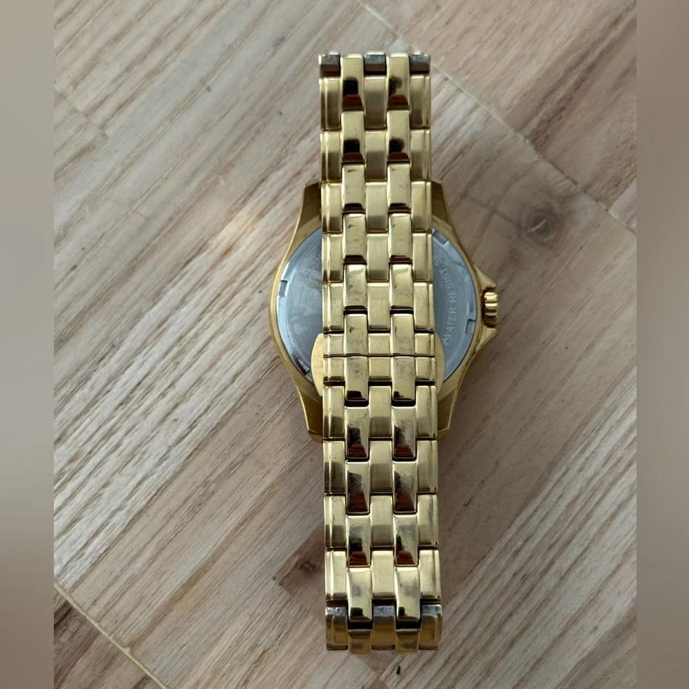 Tourneau Diamond Luxury Ladies Watch White Dial Gold-Tone Bracelet Diamonds